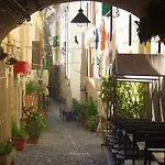 Emerald In Historic Center *